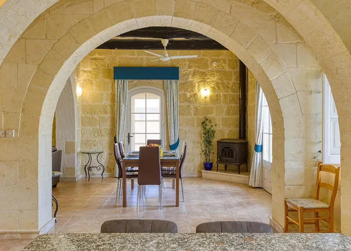 Villa Girardu Victoria